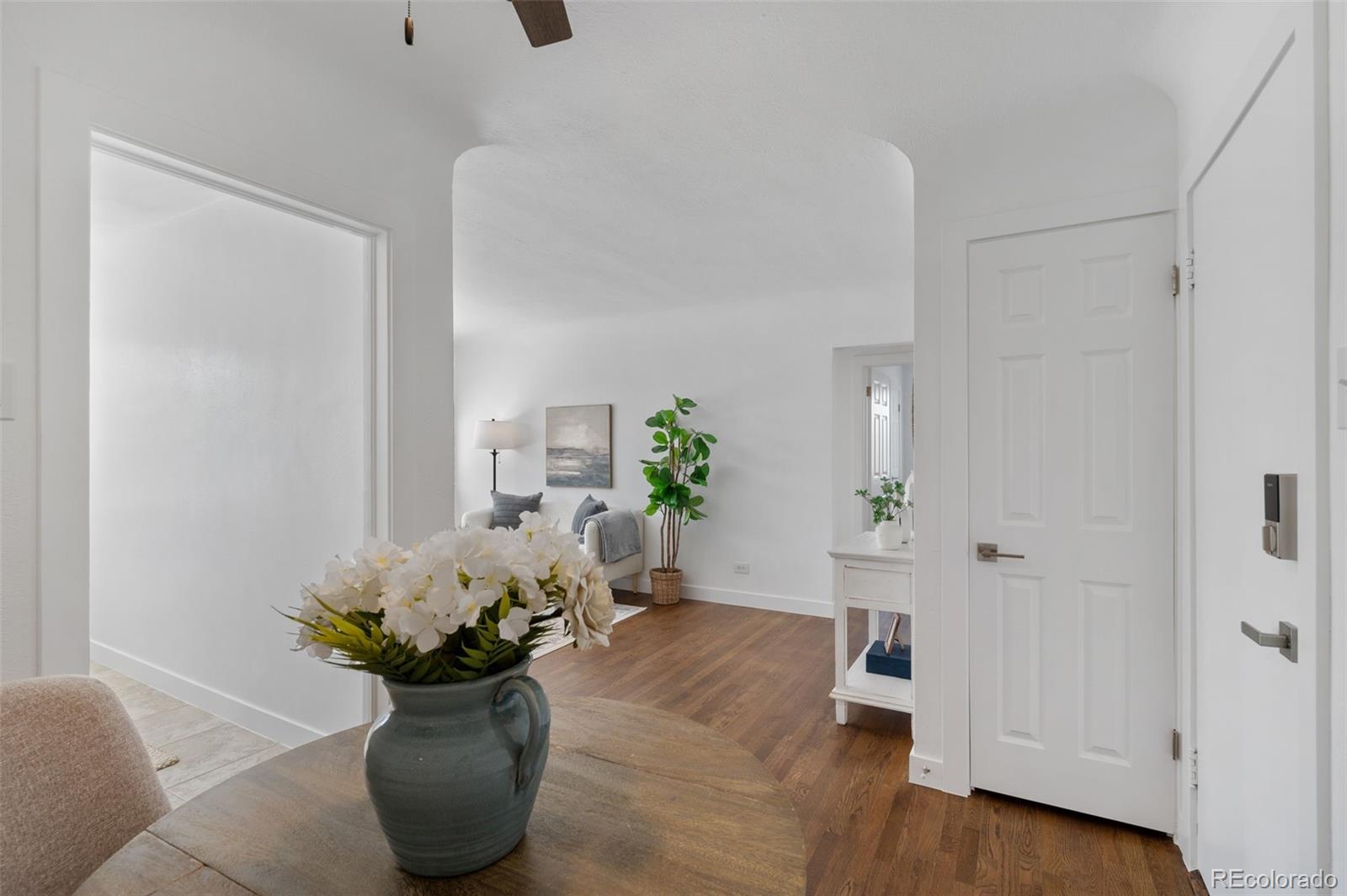 MLS Image #6 for 85 n grant street 38,denver, Colorado