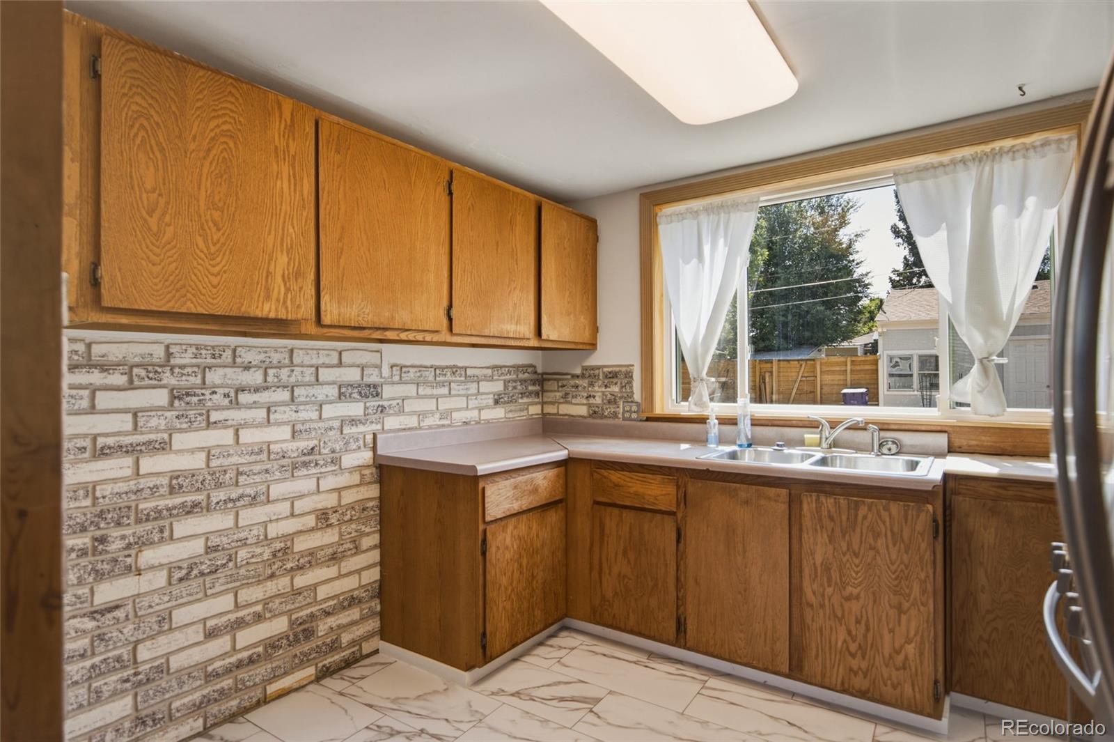 MLS Image #13 for 1145 s vrain street,denver, Colorado