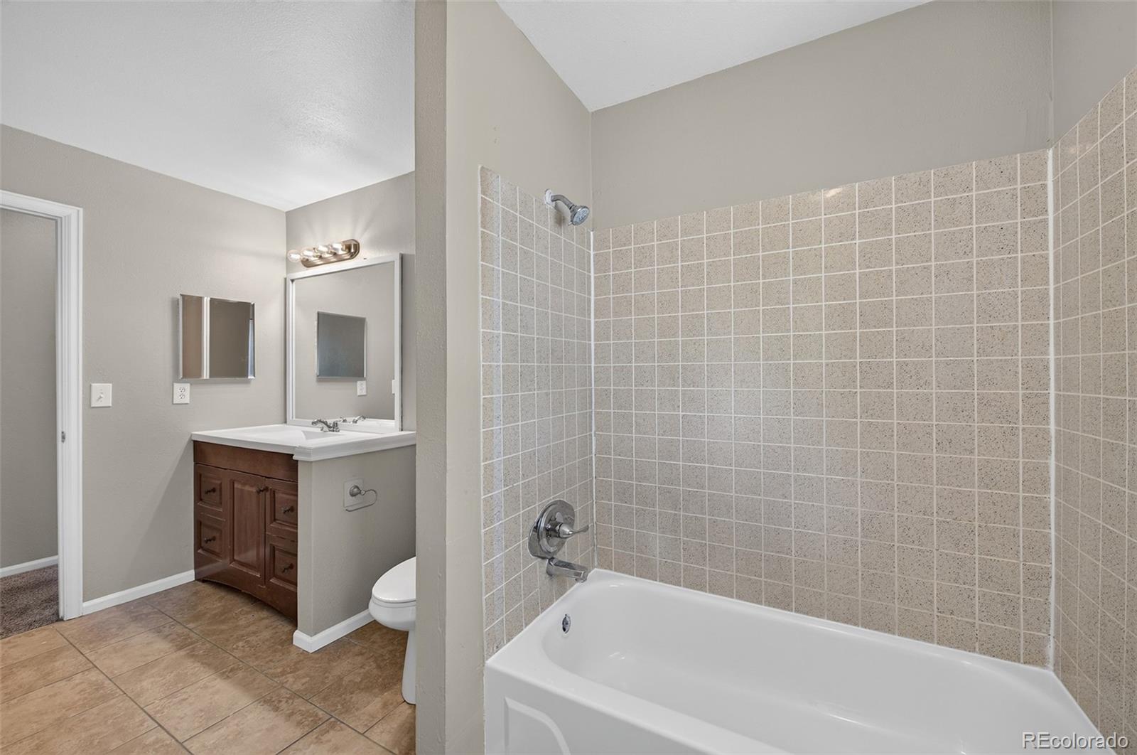 MLS Image #23 for 446 s lima circle,aurora, Colorado