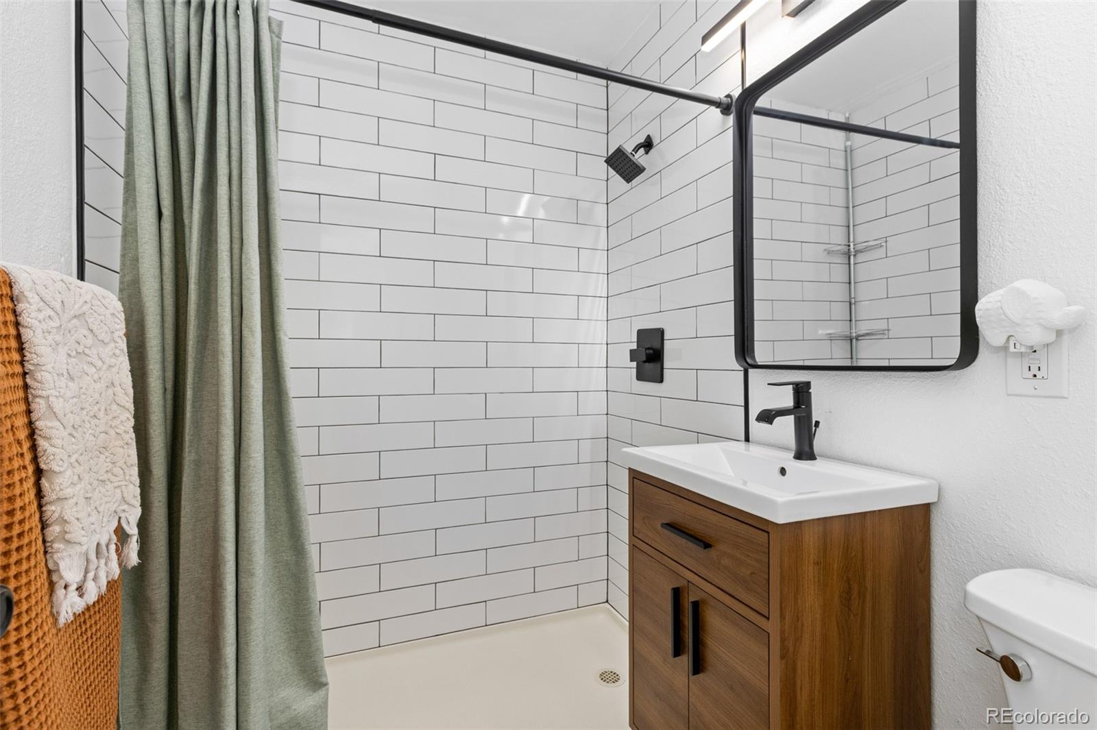 MLS Image #16 for 722 s raritan street,denver, Colorado