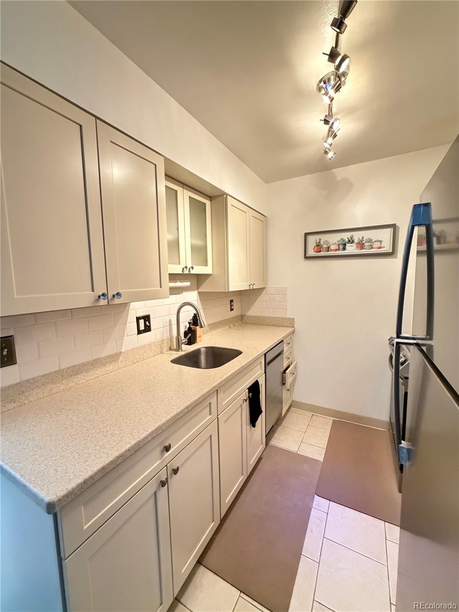 MLS Image #4 for 4110  hale parkway,denver, Colorado