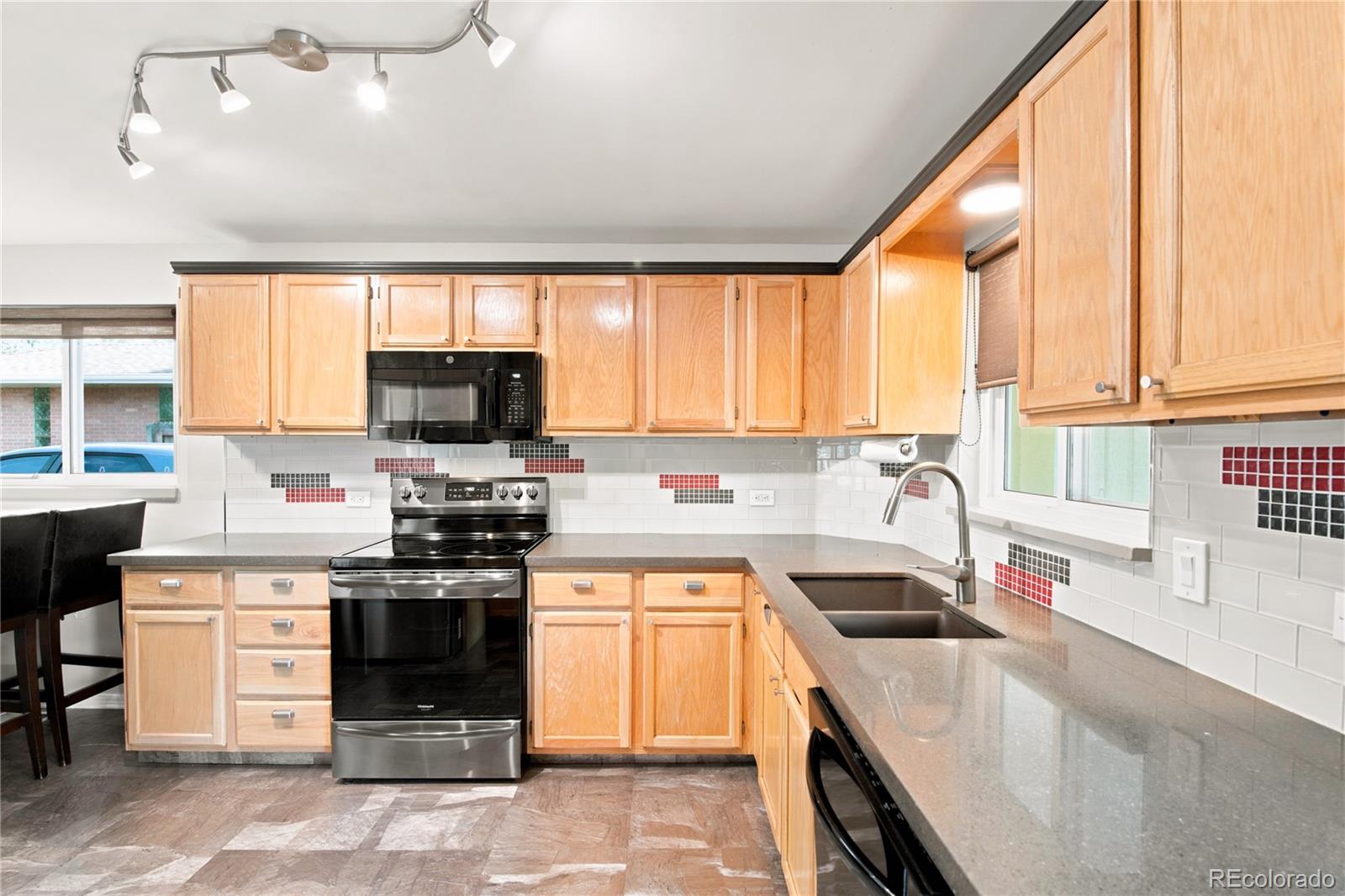 MLS Image #10 for 35  holly street,denver, Colorado