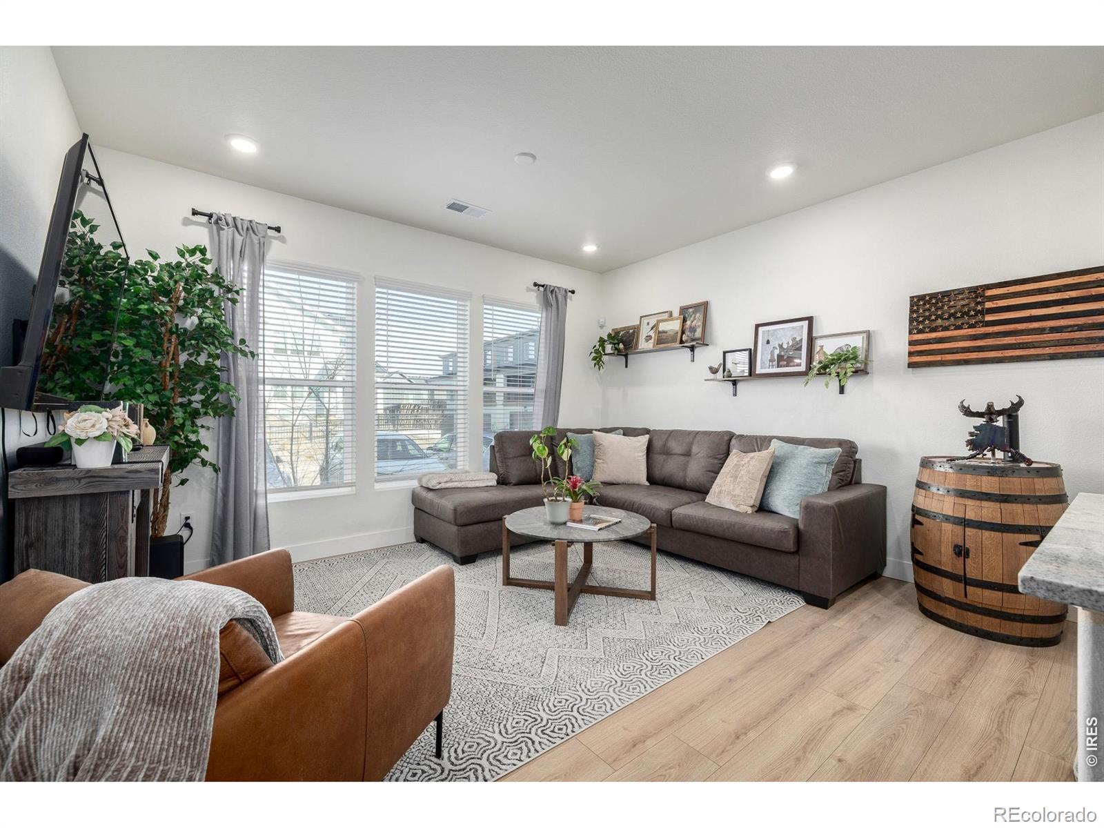 MLS Image #2 for 8863  fraser river loop,littleton, Colorado