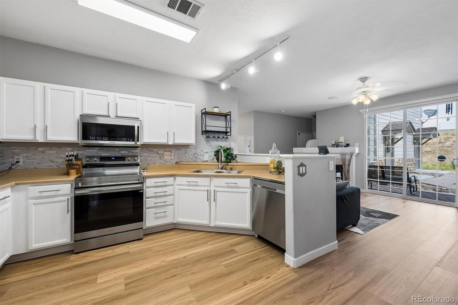 MLS Image #13 for 3261 e 103rd place,denver, Colorado
