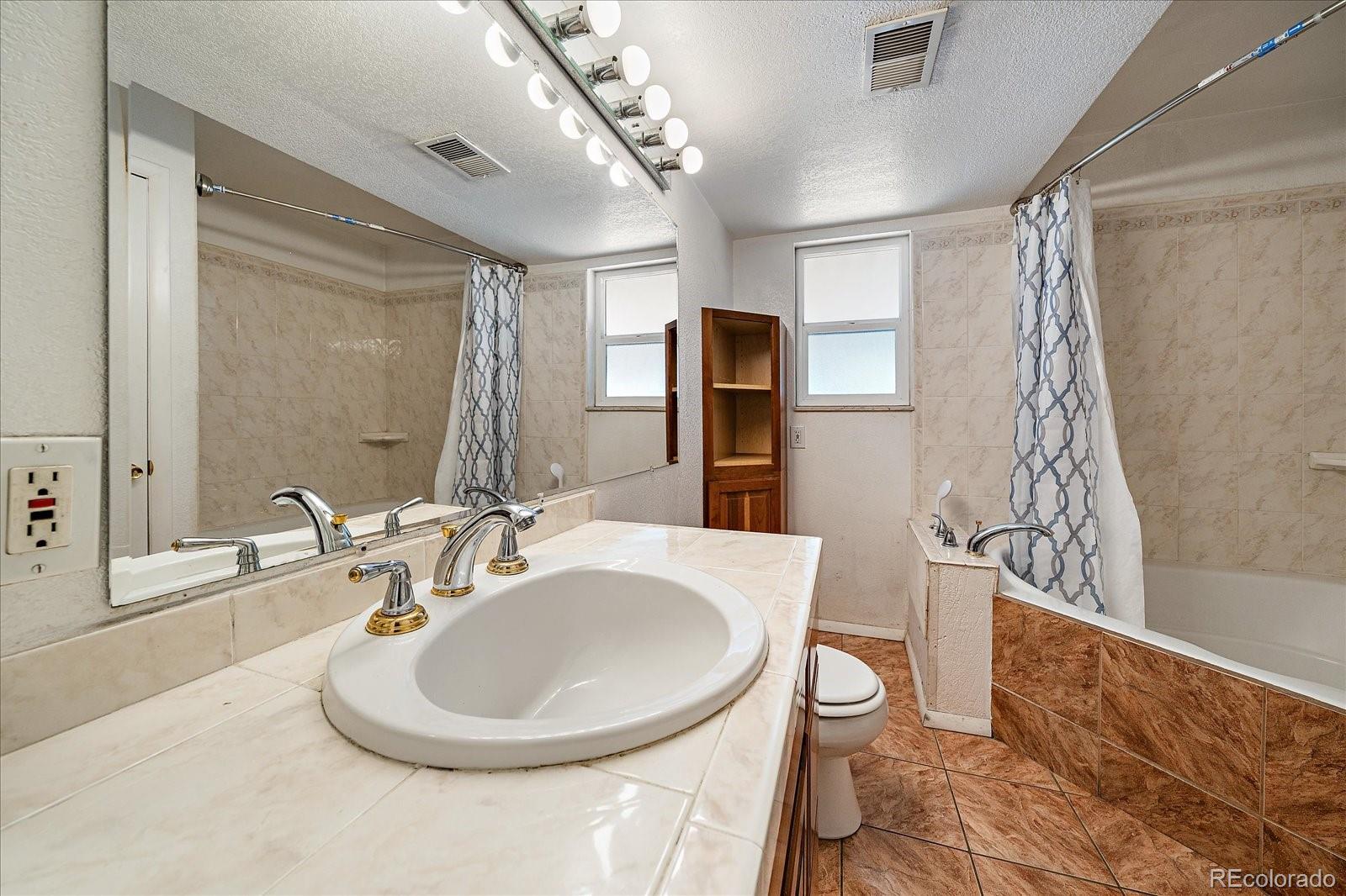 MLS Image #18 for 5042  scranton street,denver, Colorado