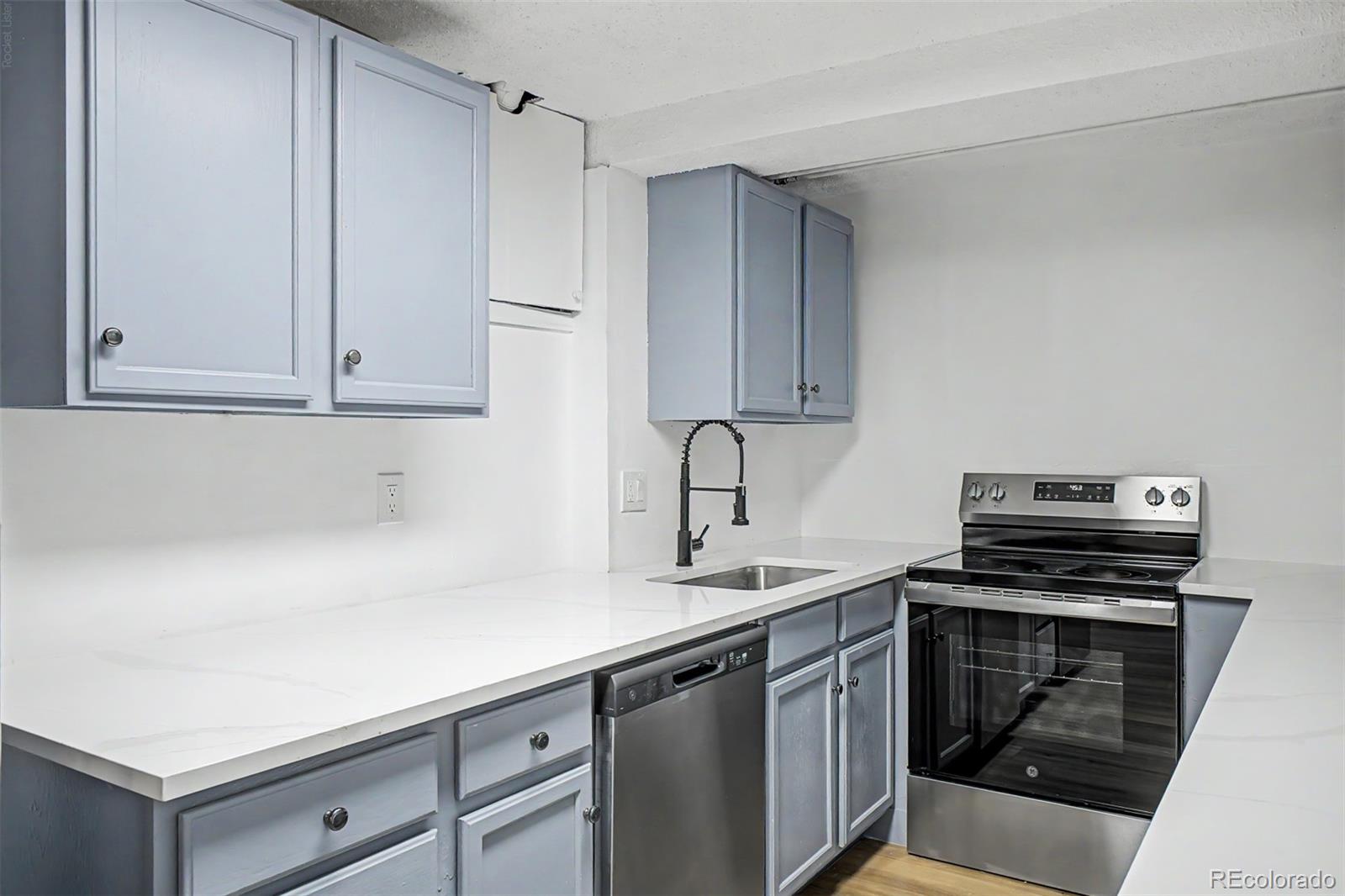 MLS Image #19 for 2318 s perry street,denver, Colorado