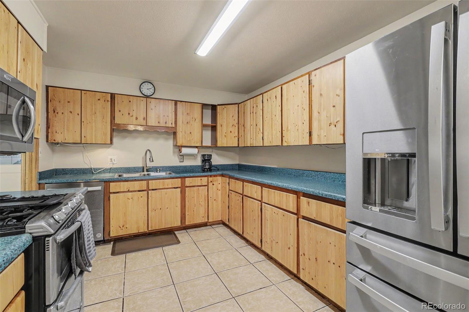 MLS Image #8 for 933  nelson street,lakewood, Colorado