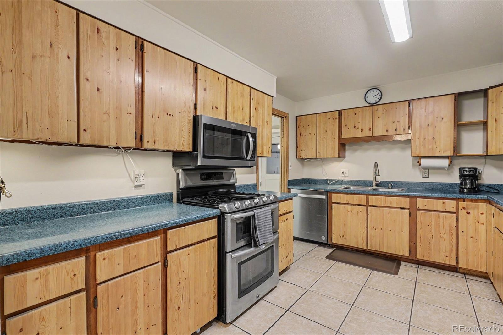 MLS Image #9 for 933  nelson street,lakewood, Colorado