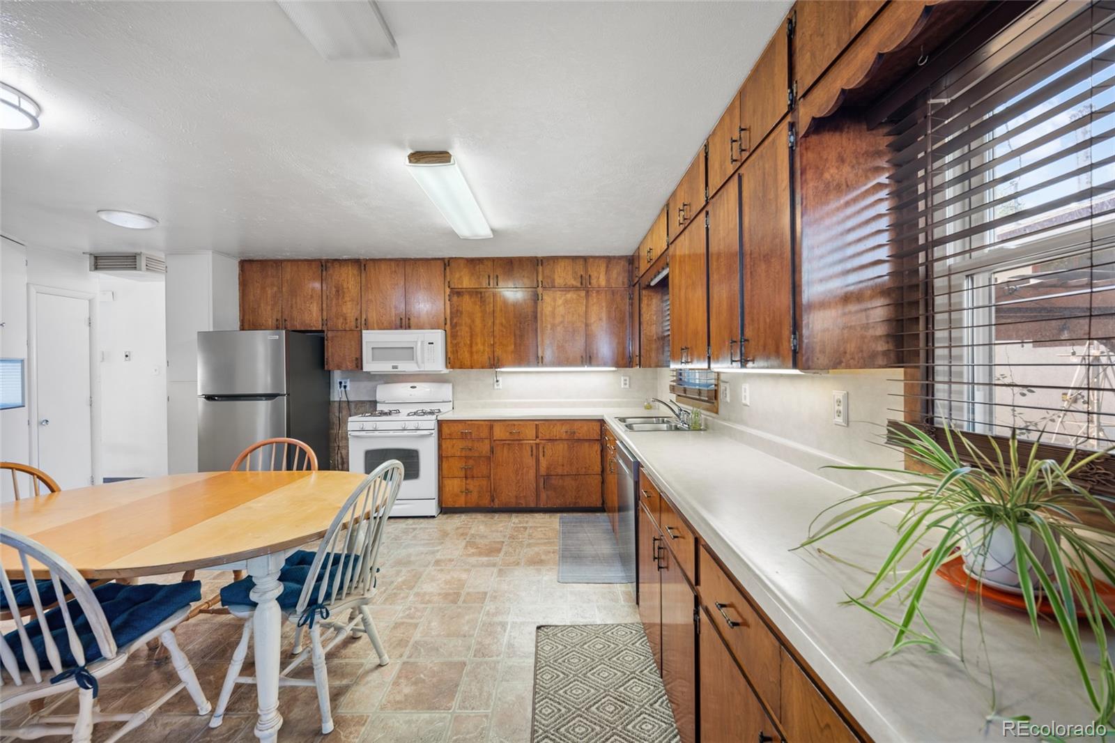 MLS Image #13 for 2515 e san miguel street,colorado springs, Colorado