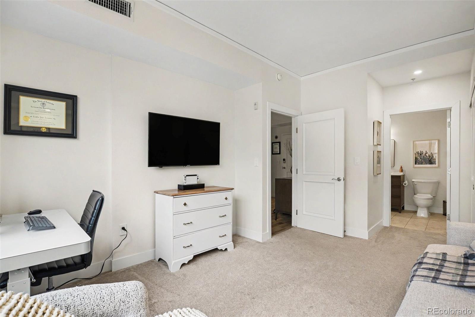 MLS Image #11 for 1975 n grant street 311,denver, Colorado