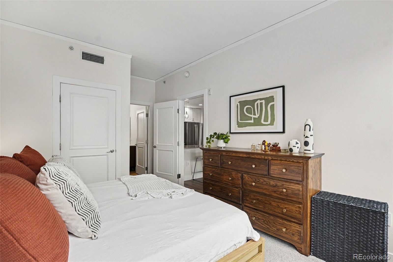 MLS Image #15 for 1975 n grant street 311,denver, Colorado