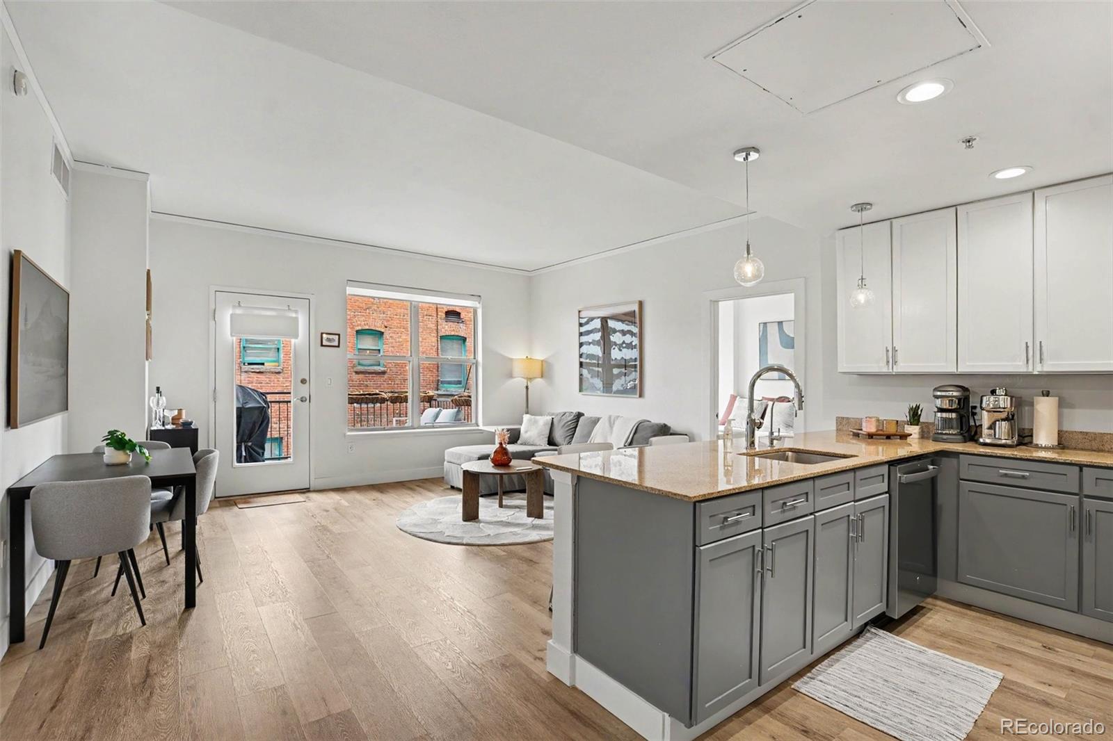 MLS Image #4 for 1975 n grant street 311,denver, Colorado