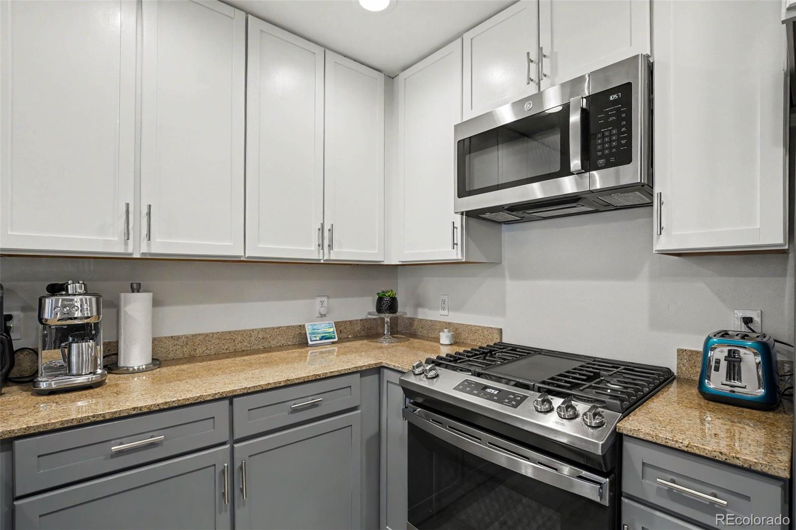 MLS Image #7 for 1975 n grant street 311,denver, Colorado