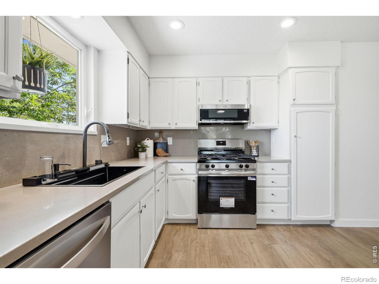 MLS Image #10 for 3525  lakeview circle,longmont, Colorado