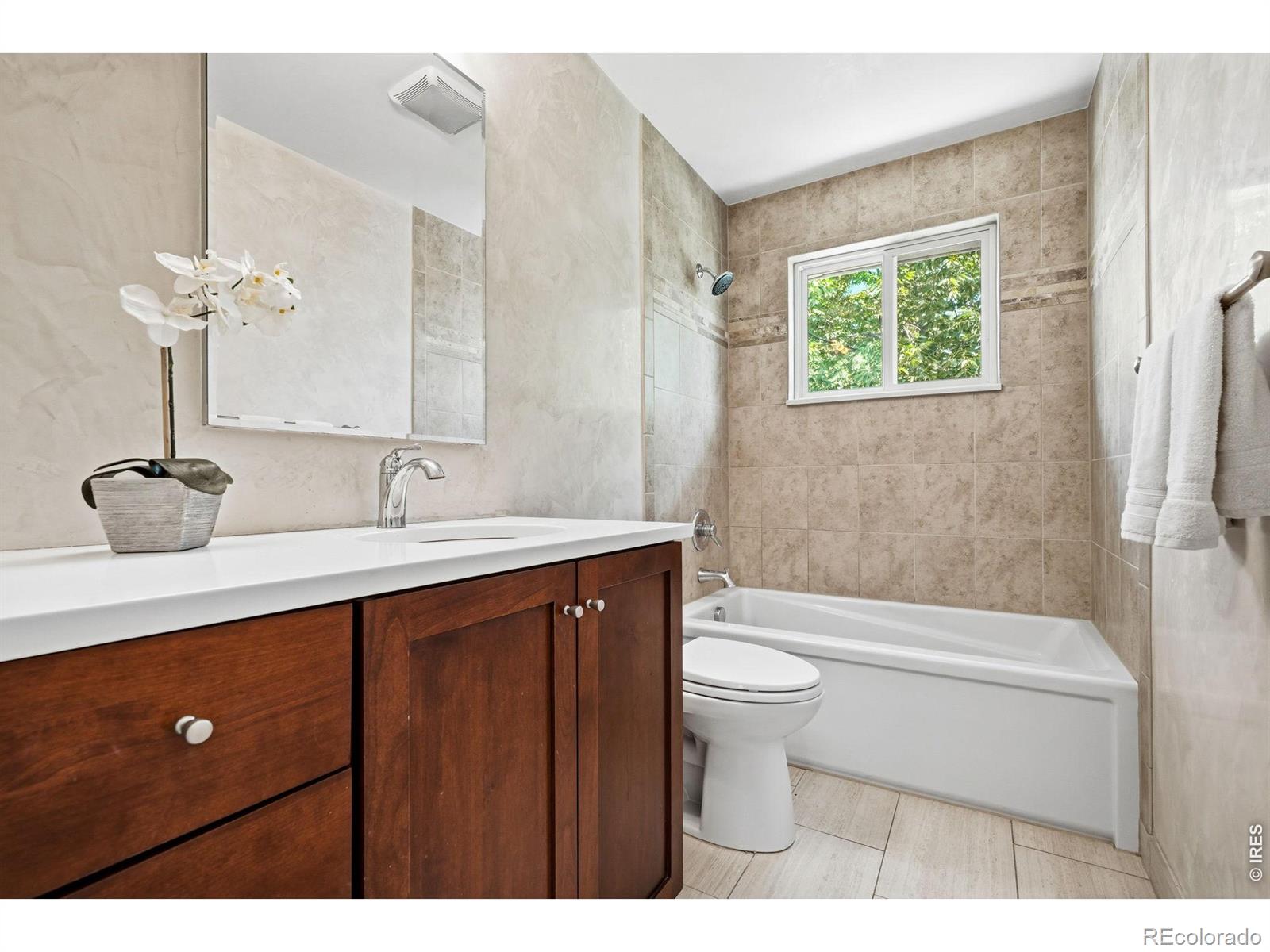 MLS Image #14 for 3525  lakeview circle,longmont, Colorado