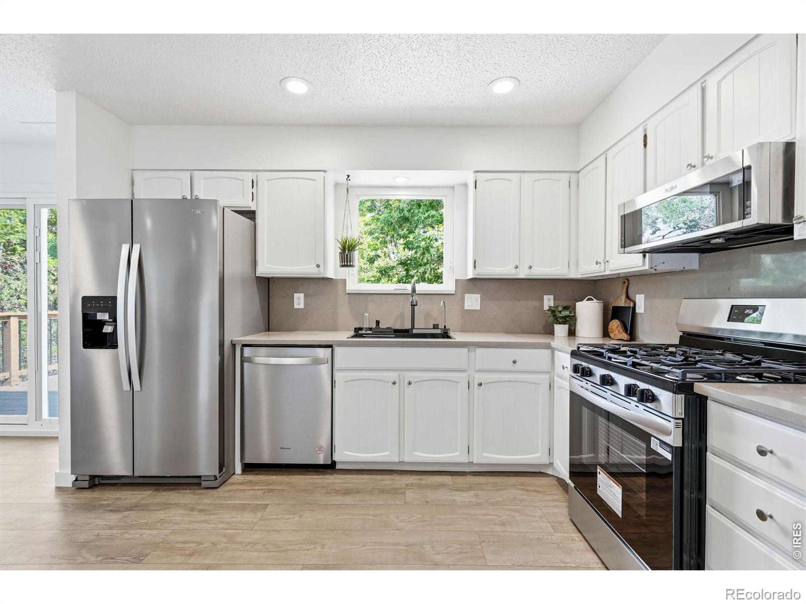 MLS Image #9 for 3525  lakeview circle,longmont, Colorado