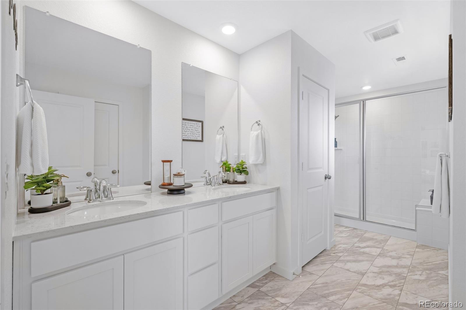 MLS Image #21 for 1982 s fultondale court,aurora, Colorado