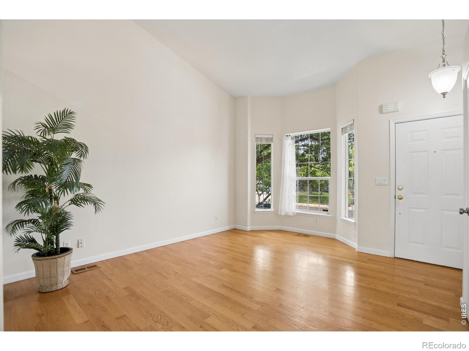 MLS Image #5 for 12582  dale court,broomfield, Colorado