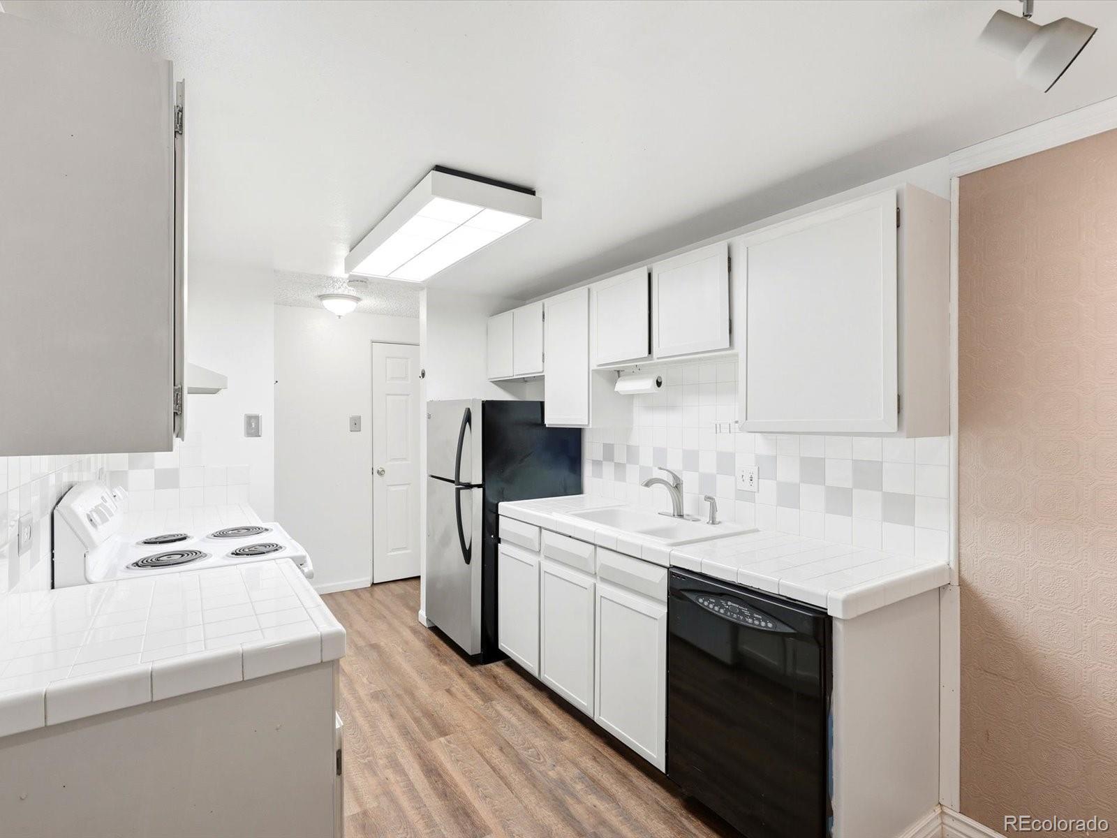 MLS Image #6 for 701 n pearl street,denver, Colorado