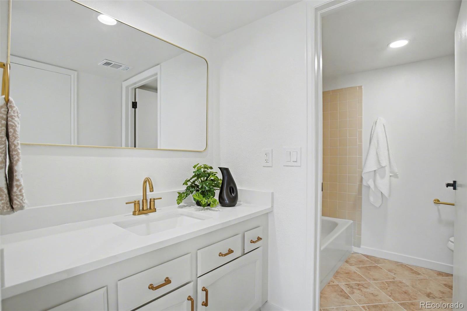 MLS Image #9 for 6473 s havana street,englewood, Colorado