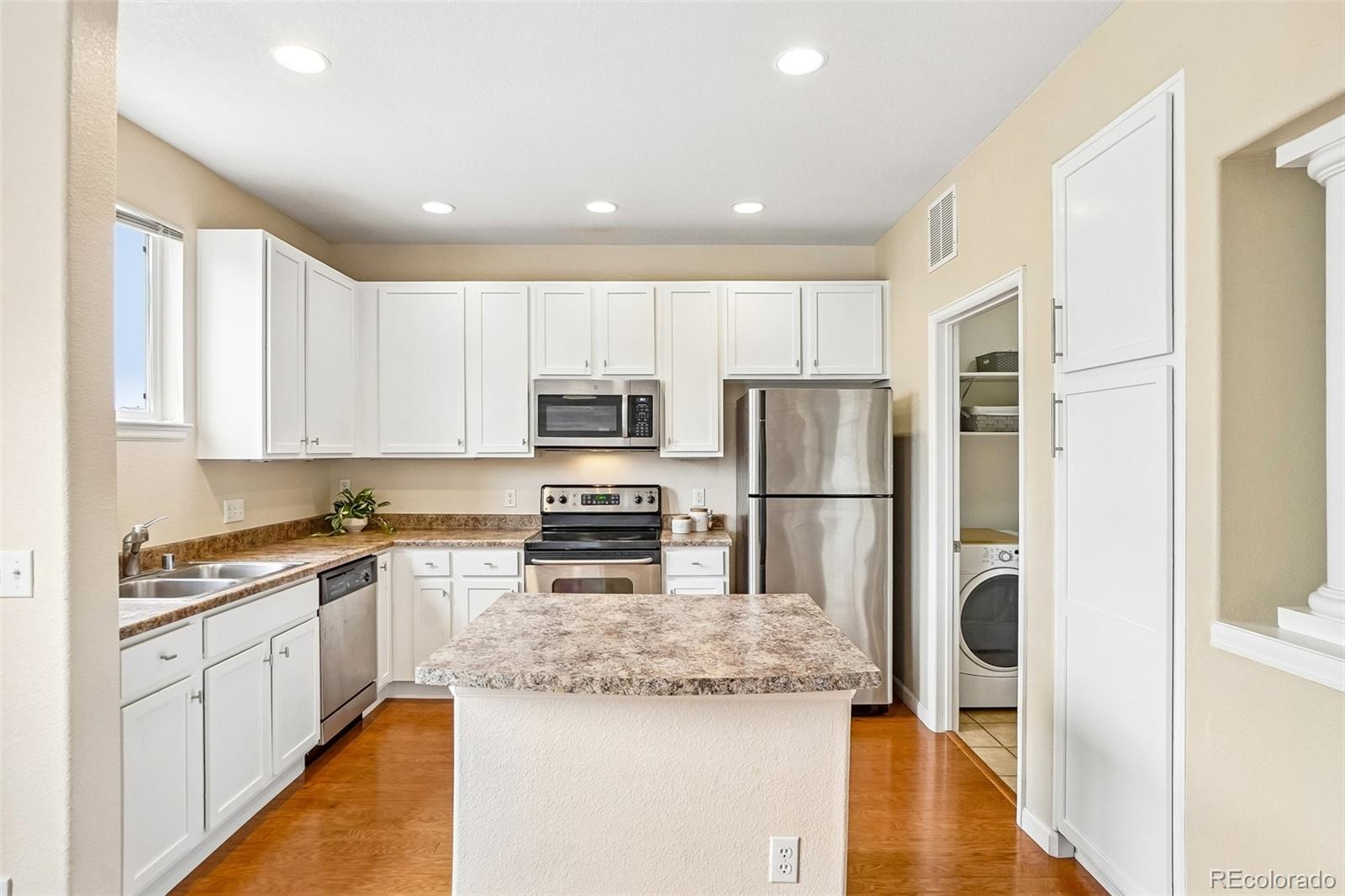 MLS Image #7 for 84  spruce street,denver, Colorado