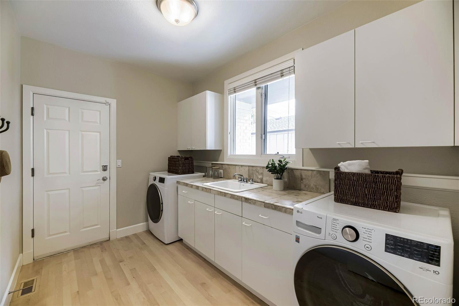 MLS Image #22 for 1958 s corona street,denver, Colorado