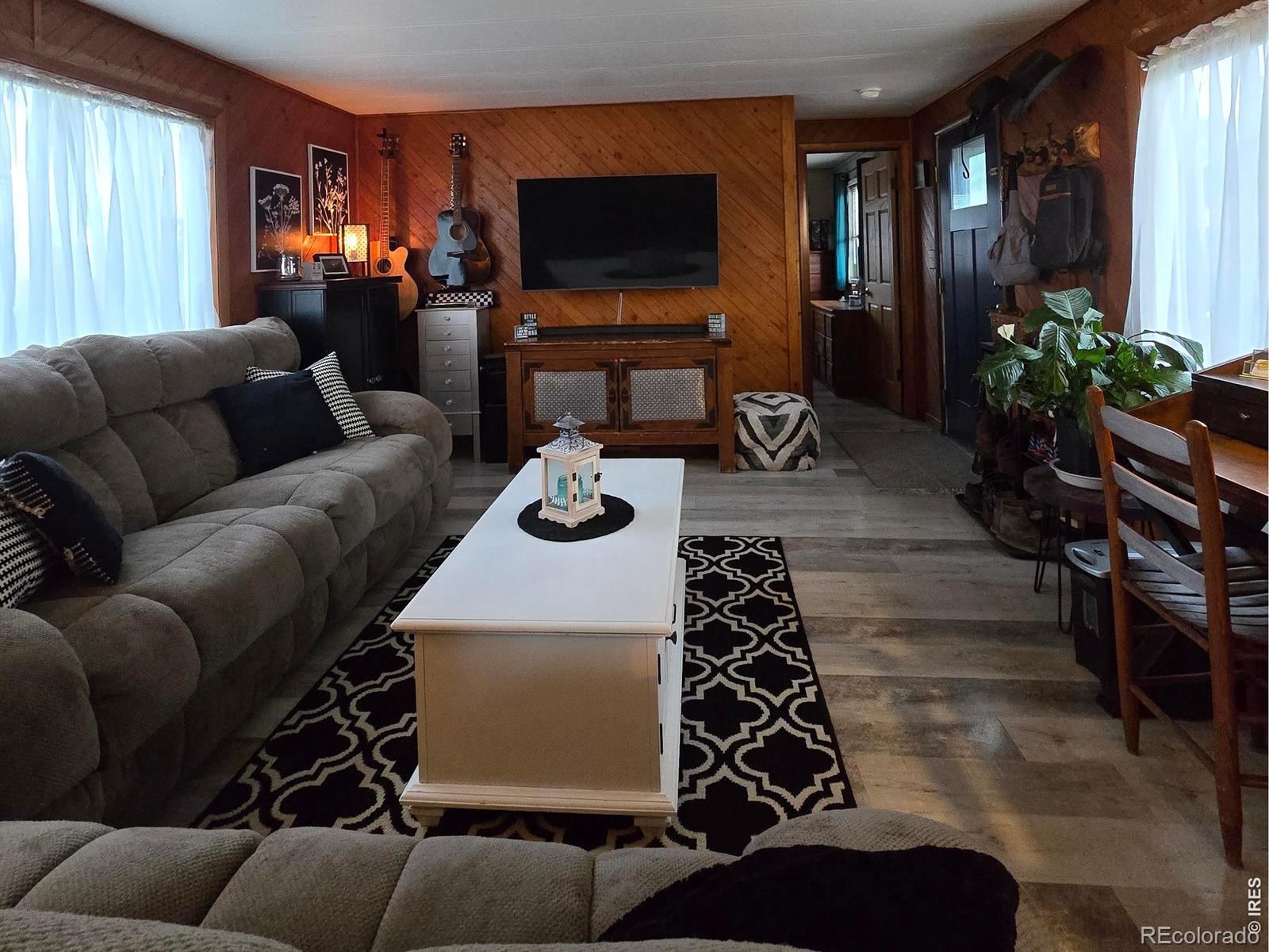 MLS Image #3 for 210  oak street,log lane village, Colorado