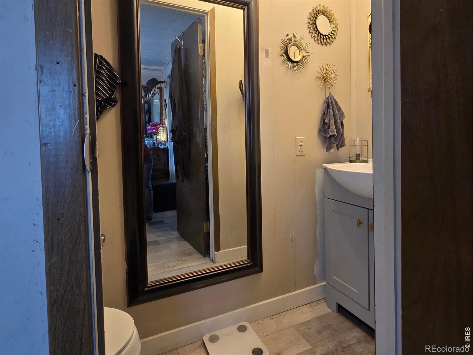 MLS Image #5 for 210  oak street,log lane village, Colorado