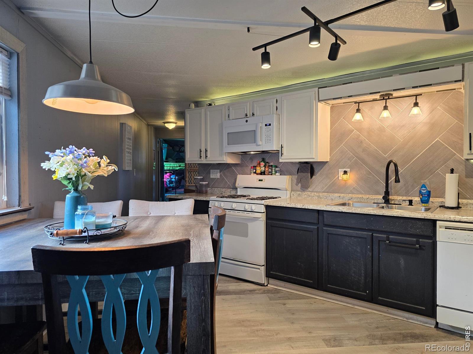 MLS Image #6 for 210  oak street,log lane village, Colorado