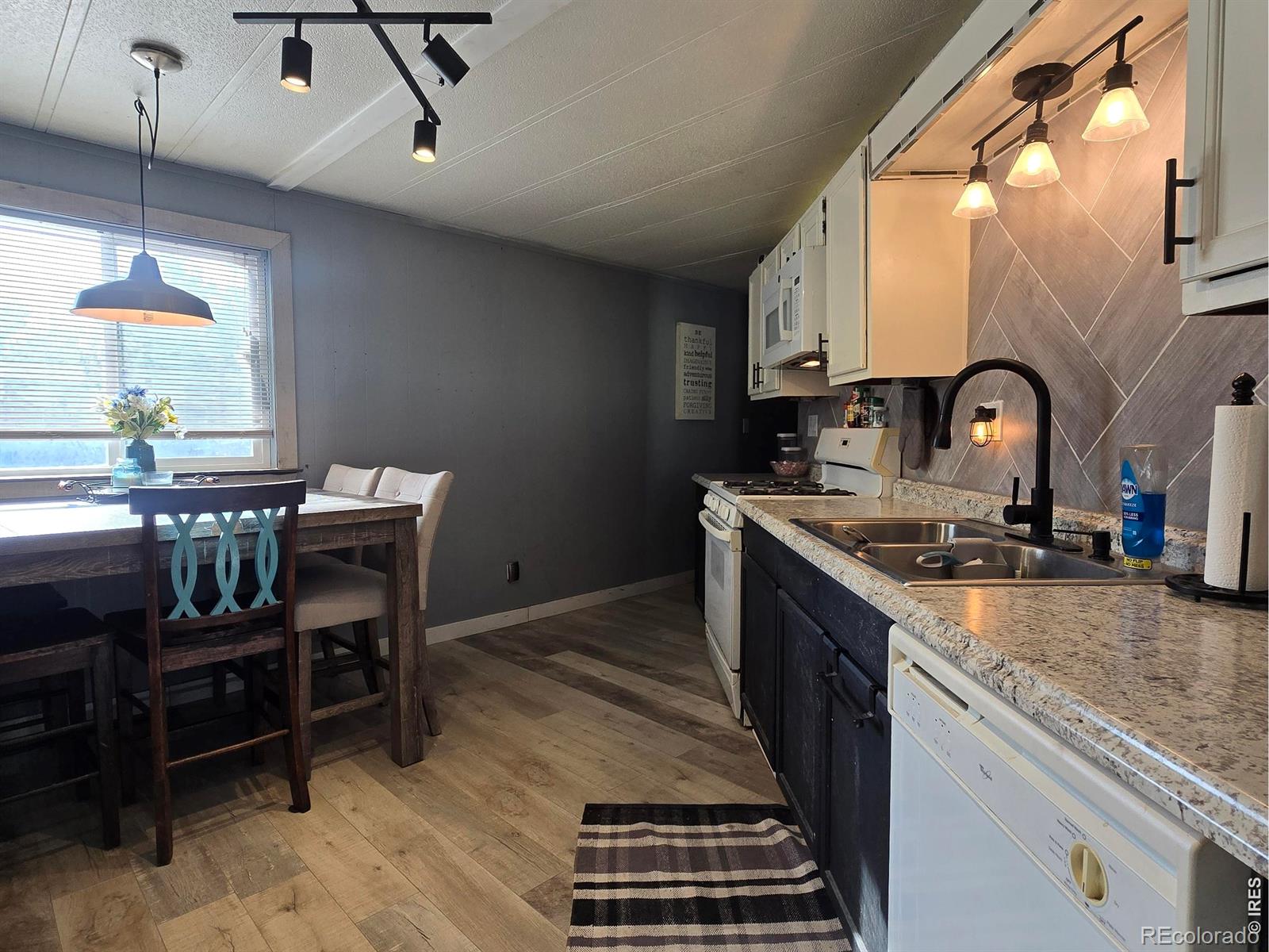 MLS Image #9 for 210  oak street,log lane village, Colorado
