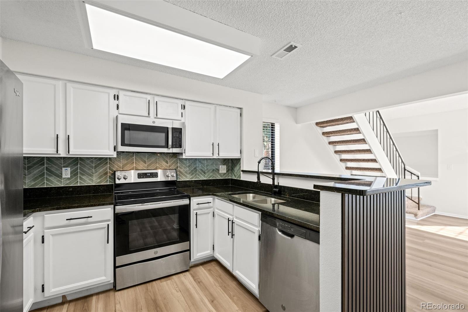 MLS Image #13 for 830 s vance street,denver, Colorado