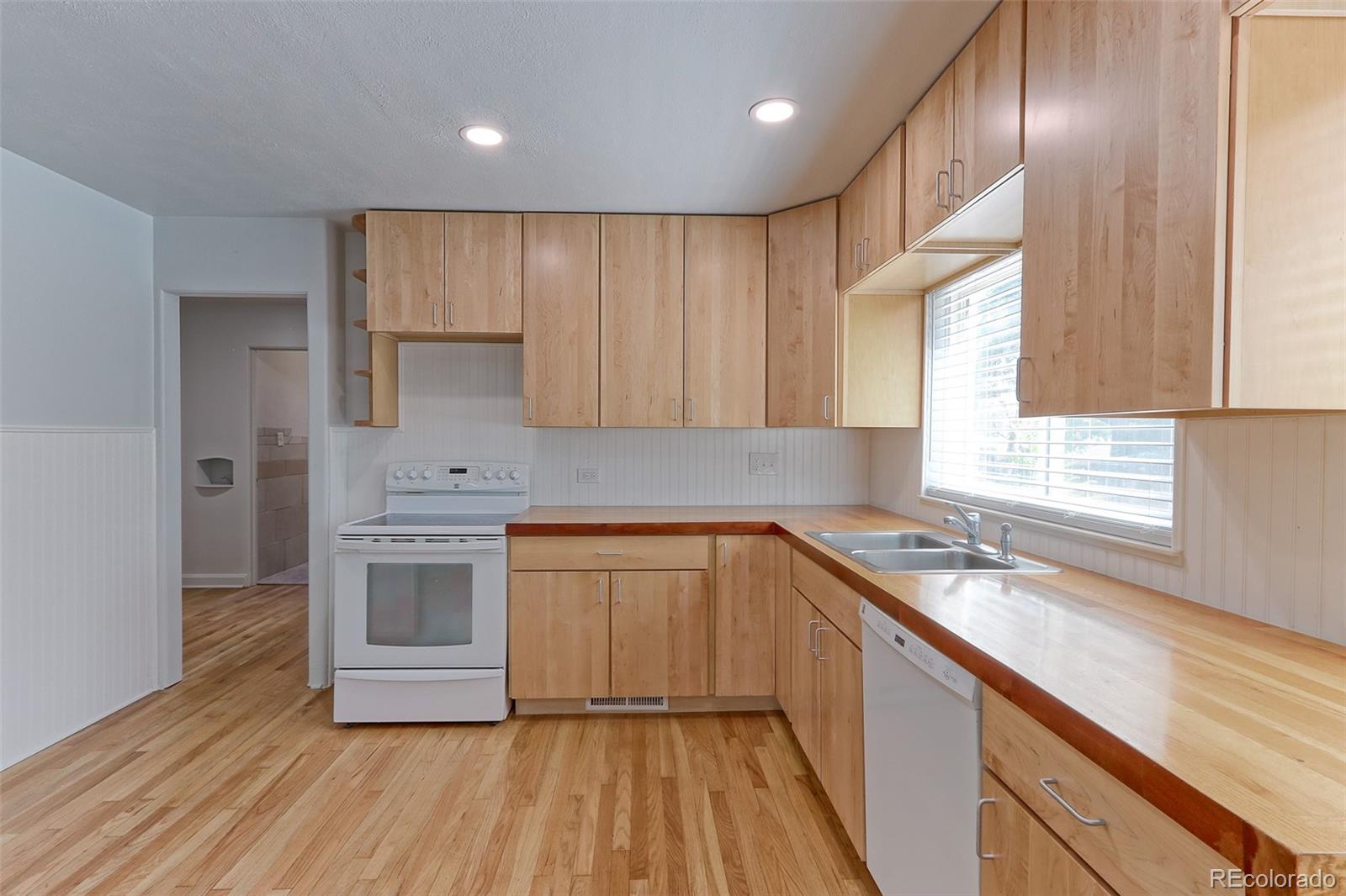 MLS Image #16 for 320 s clay street,denver, Colorado