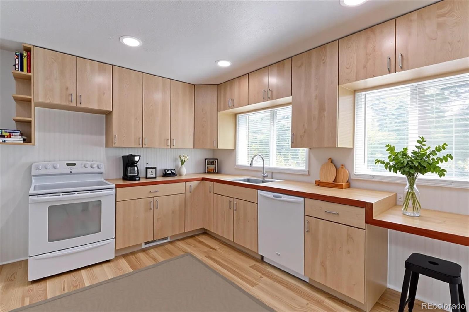 MLS Image #3 for 320 s clay street,denver, Colorado