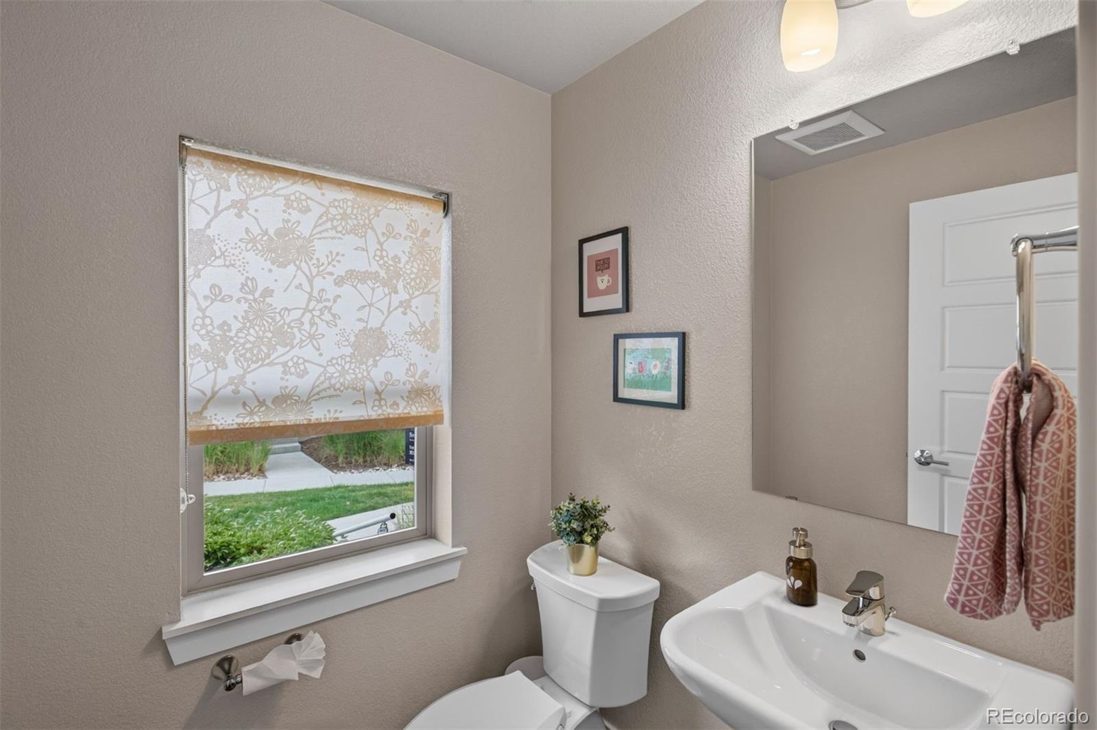 MLS Image #16 for 8775 e 55th avenue,denver, Colorado