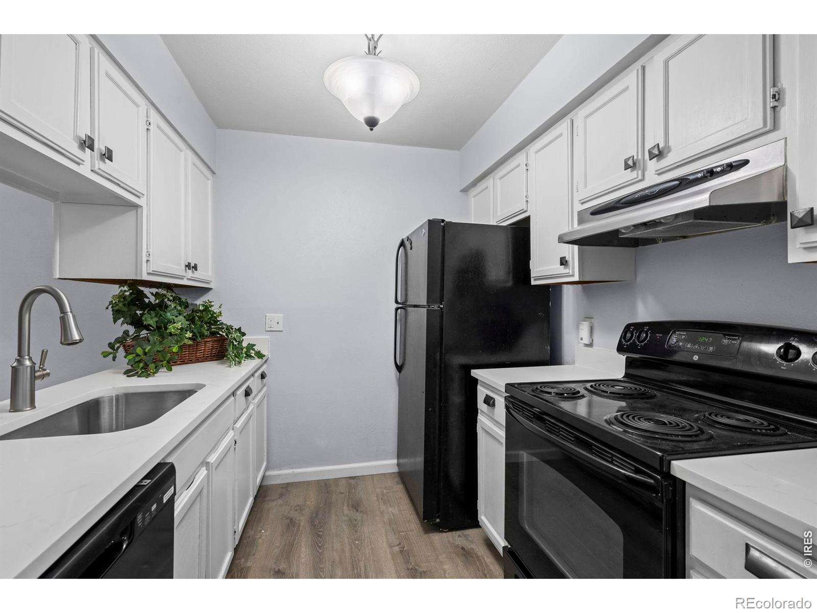 MLS Image #7 for 3121 s tamarac drive,denver, Colorado