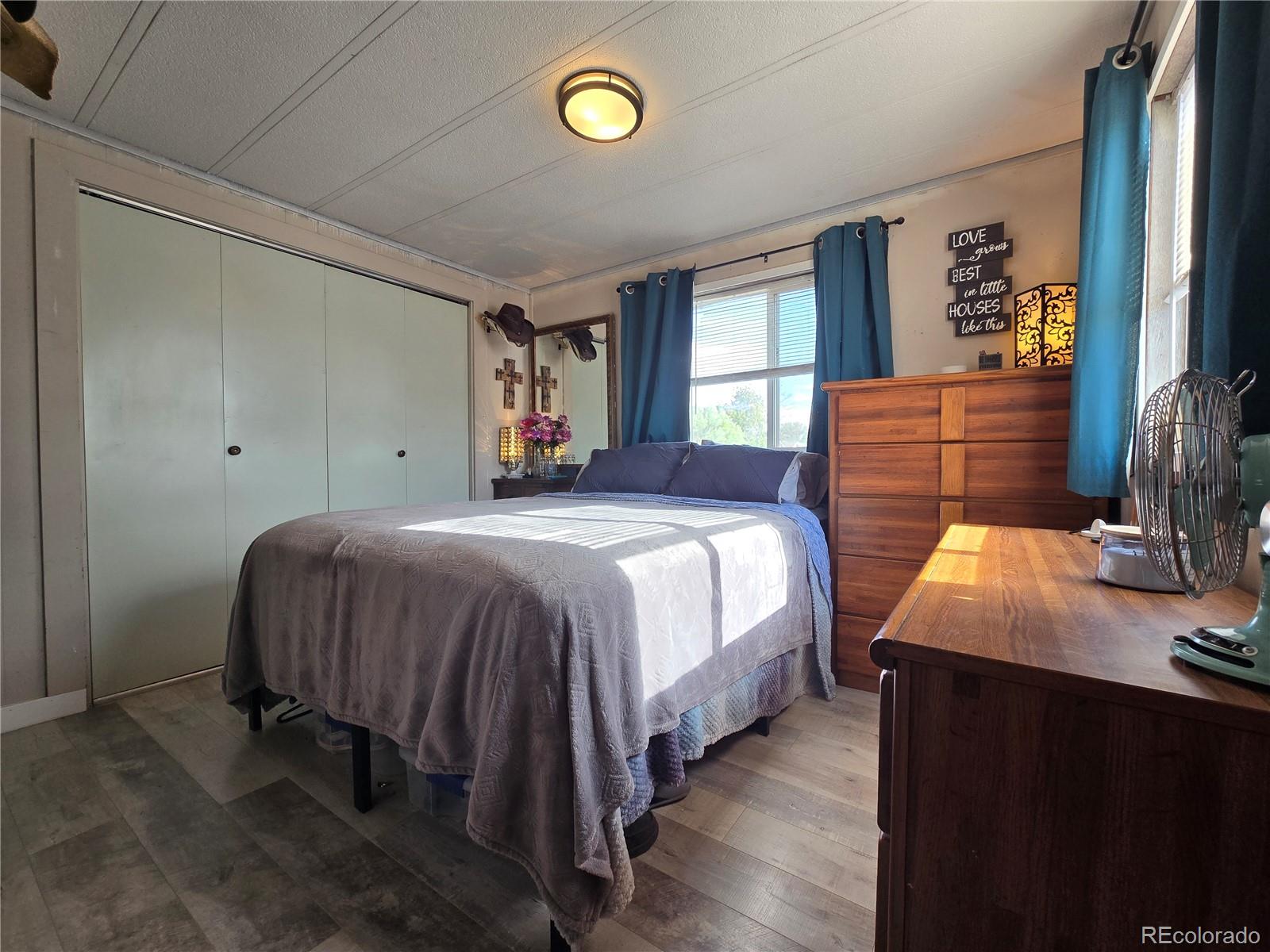 MLS Image #5 for 210  oak street,log lane village, Colorado