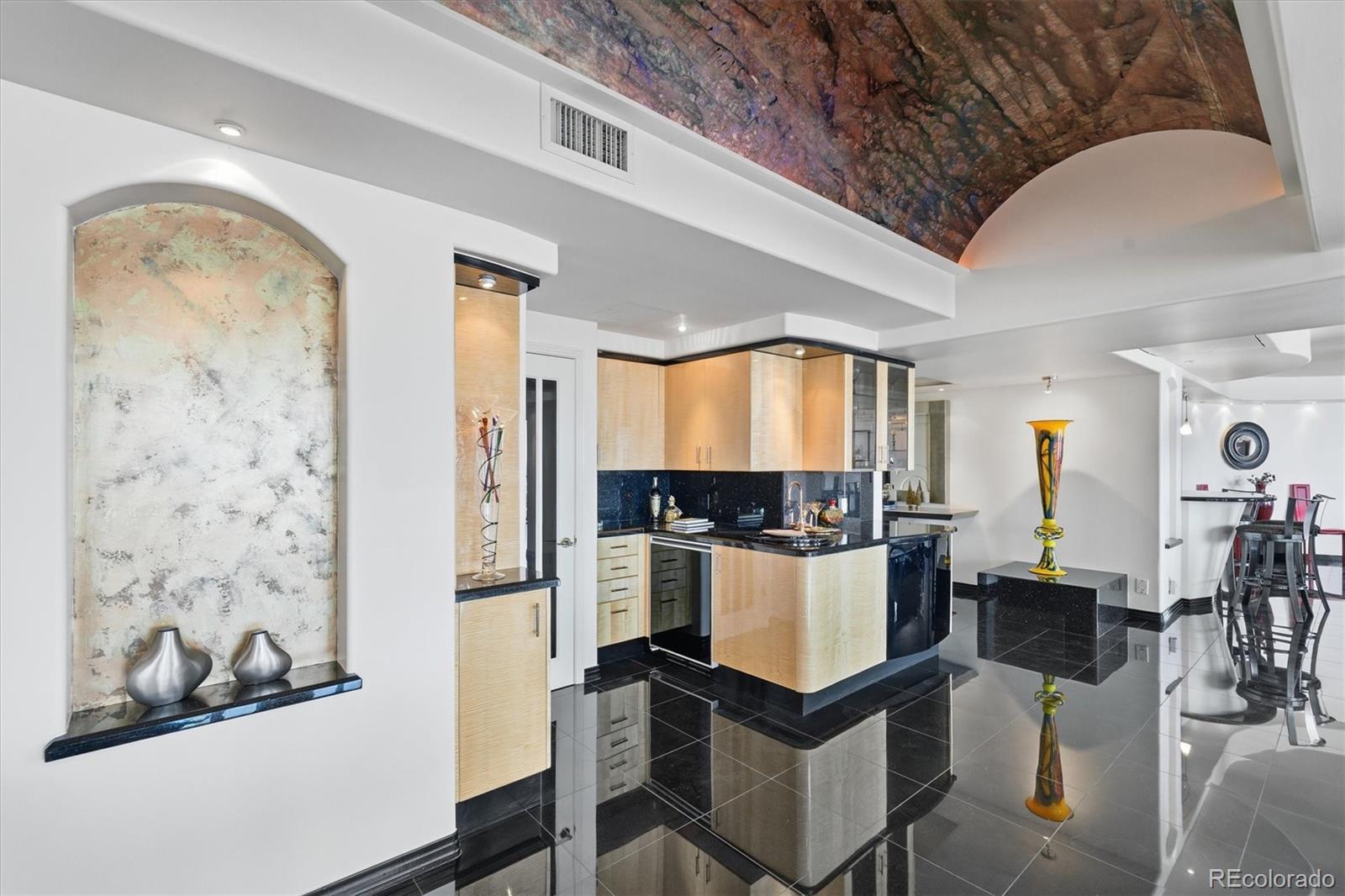 MLS Image #10 for 1020  15th street,denver, Colorado