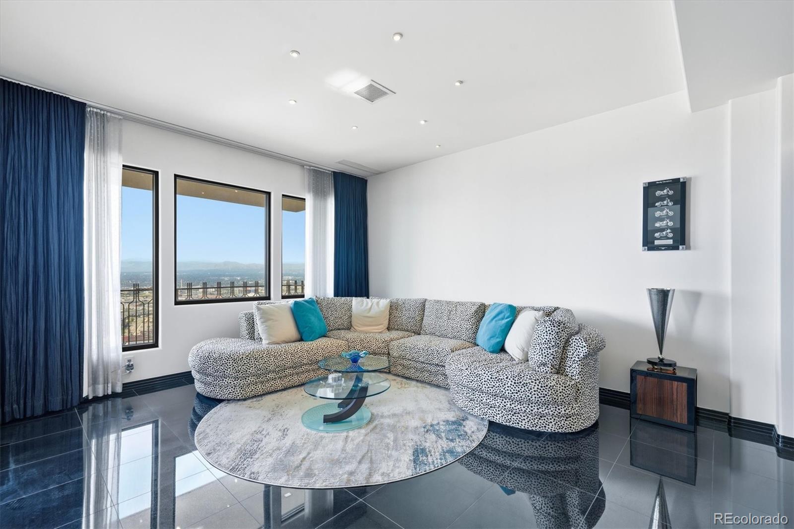 MLS Image #33 for 1020  15th street,denver, Colorado