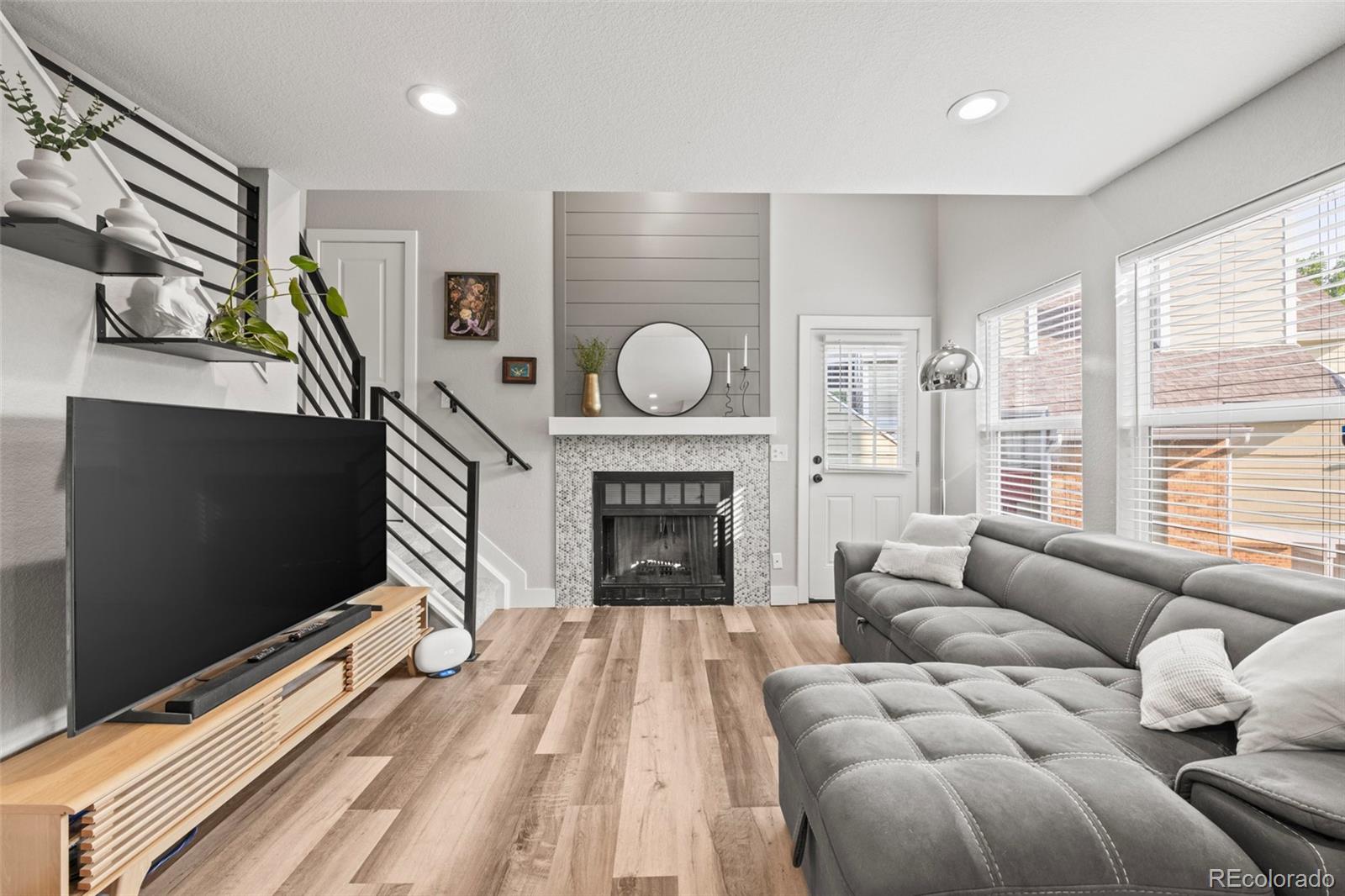 MLS Image #2 for 932 s dearborn way 11,aurora, Colorado