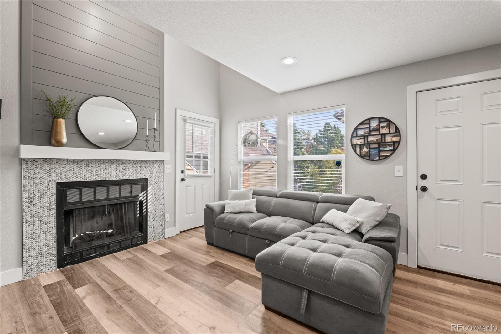 MLS Image #3 for 932 s dearborn way 11,aurora, Colorado
