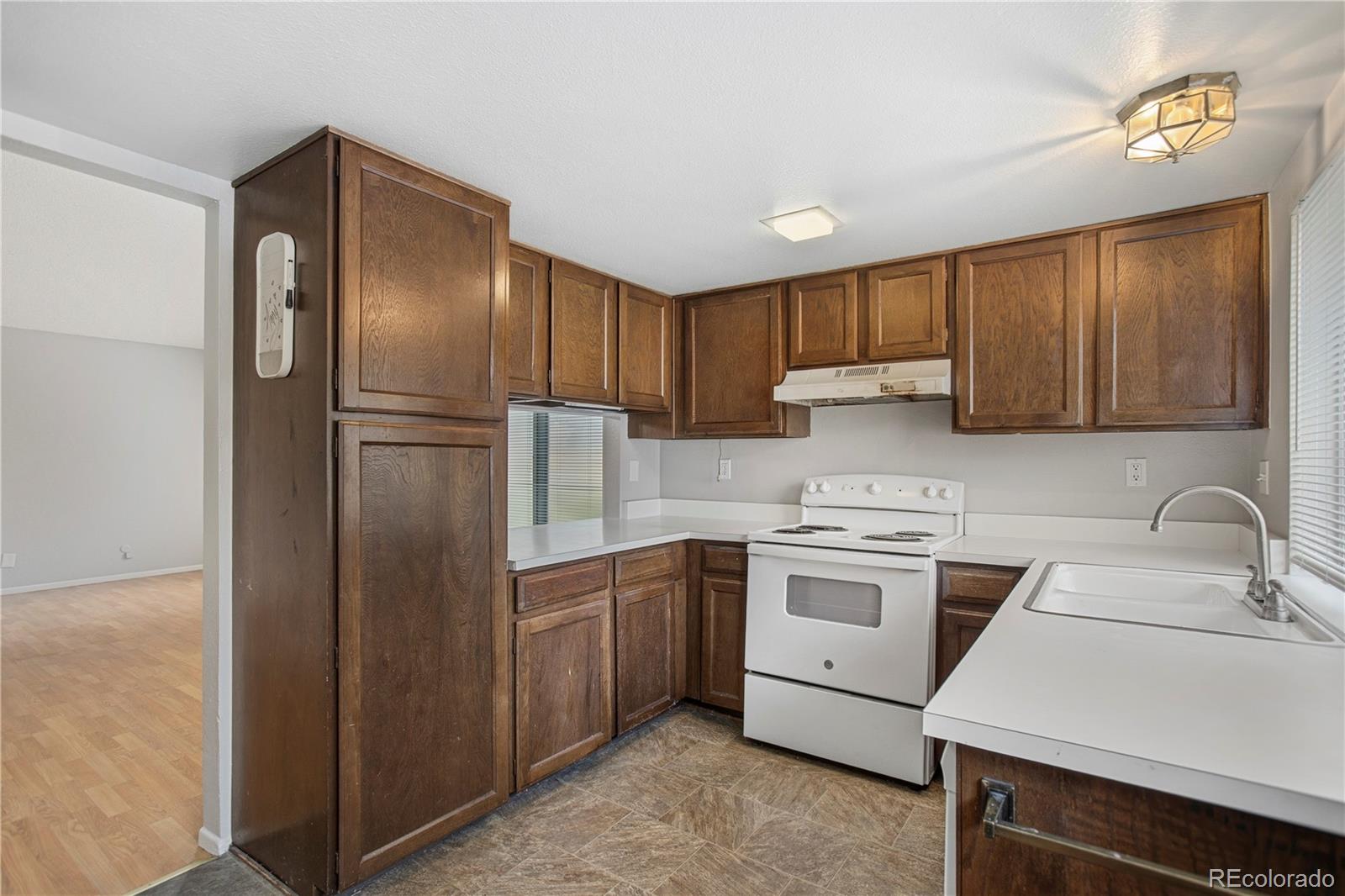 MLS Image #4 for 3695 s kittredge street,aurora, Colorado