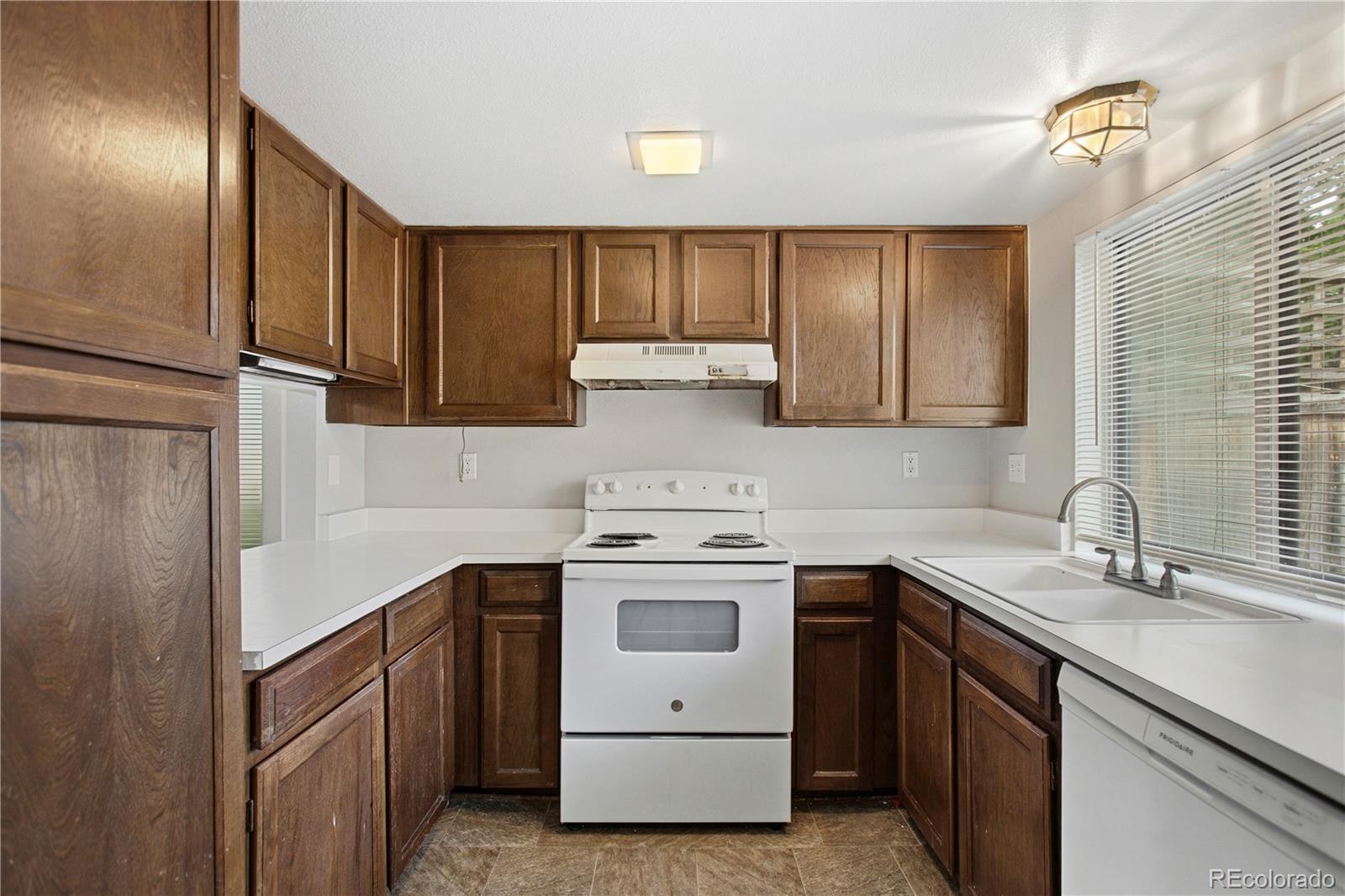 MLS Image #5 for 3695 s kittredge street,aurora, Colorado