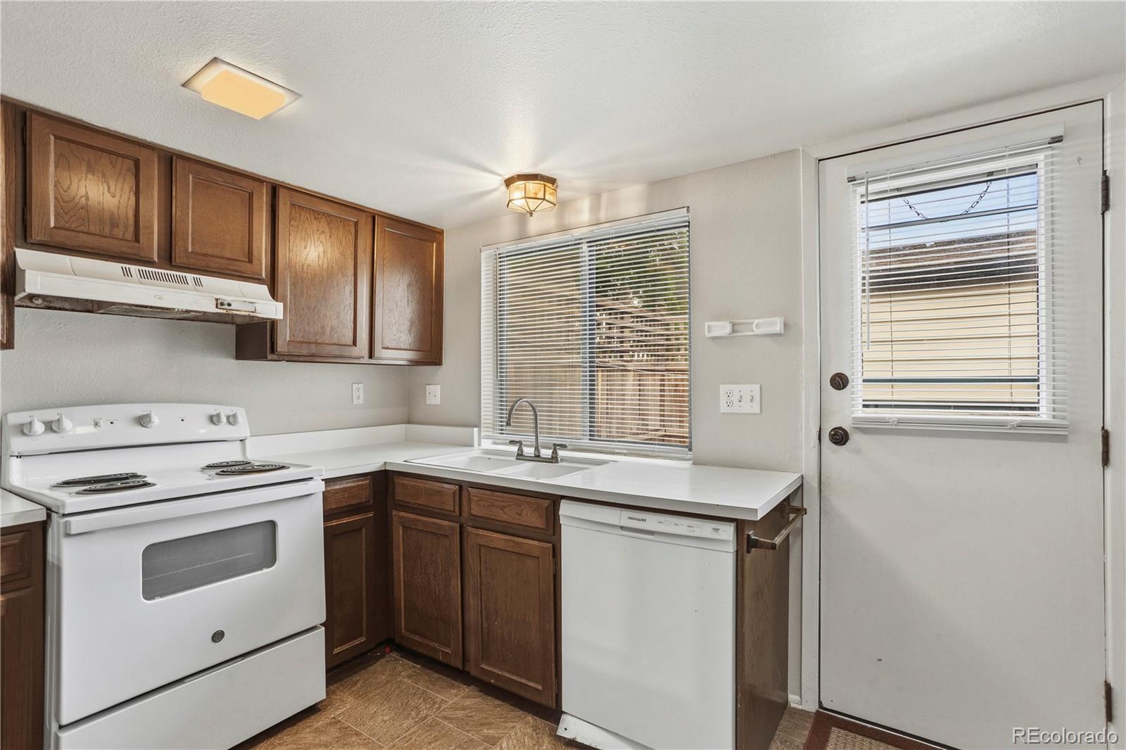 MLS Image #6 for 3695 s kittredge street,aurora, Colorado