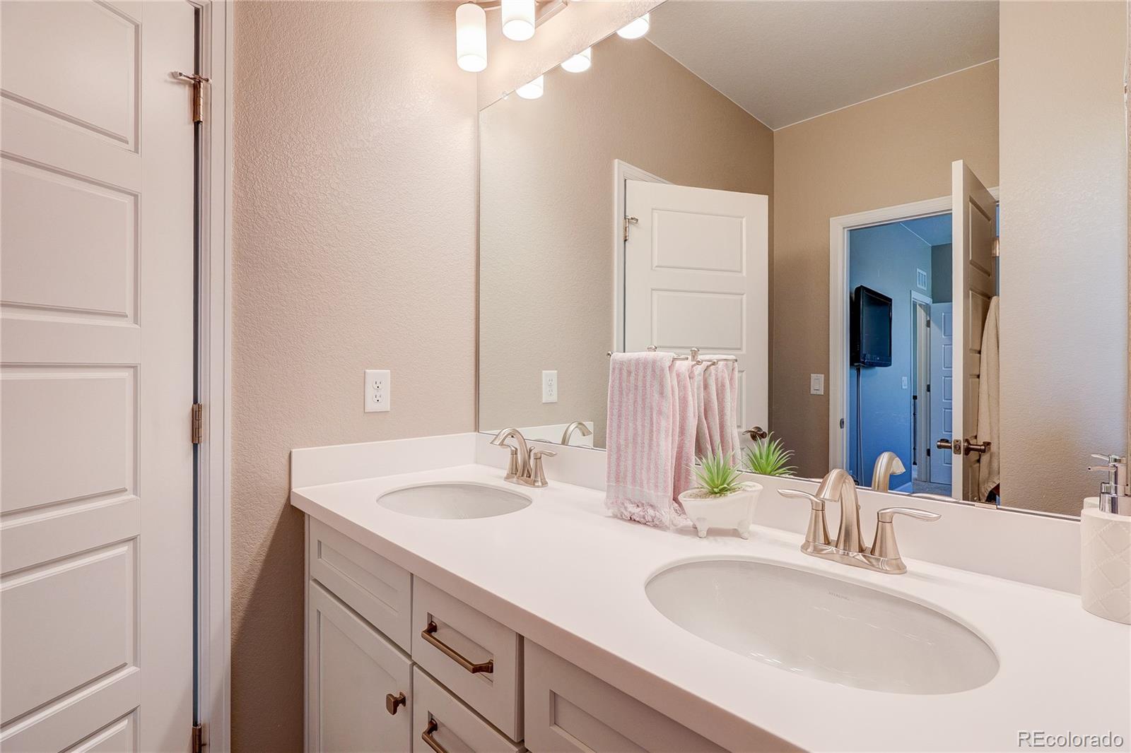 MLS Image #33 for 8035 s kewaunee street,aurora, Colorado