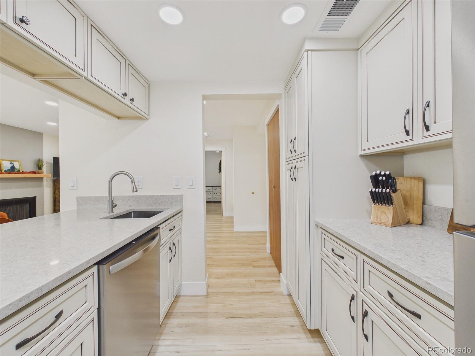 MLS Image #8 for 12514 e cornell avenue,aurora, Colorado