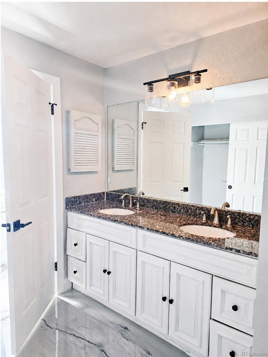 MLS Image #11 for 4716  freeport way,denver, Colorado