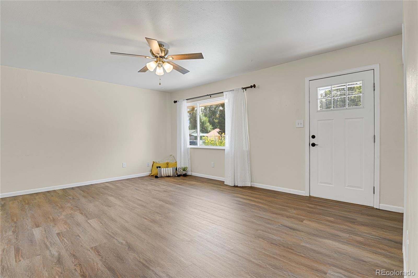 MLS Image #4 for 3211 n institute street,colorado springs, Colorado