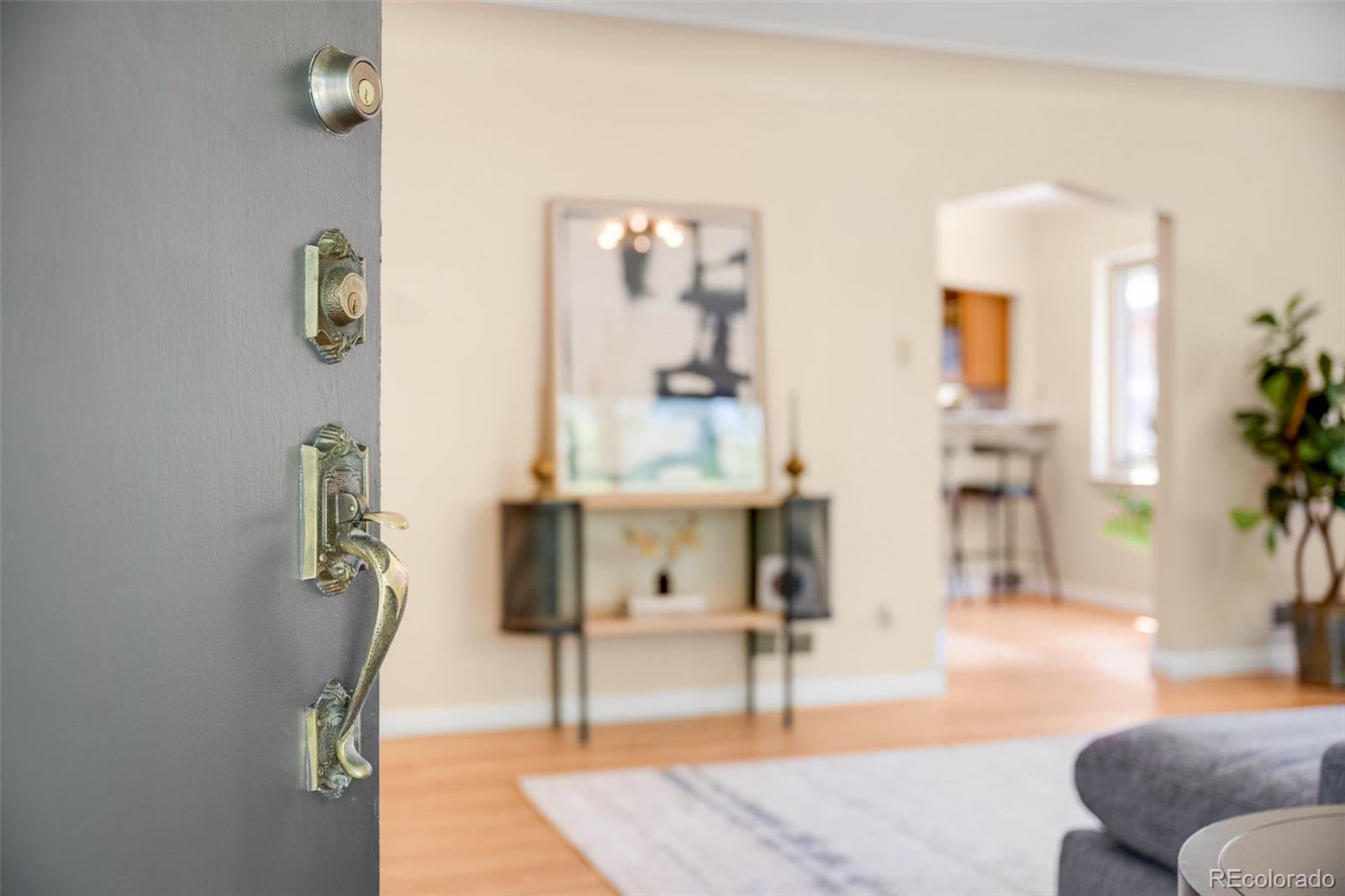 MLS Image #10 for 1370  newport street,denver, Colorado