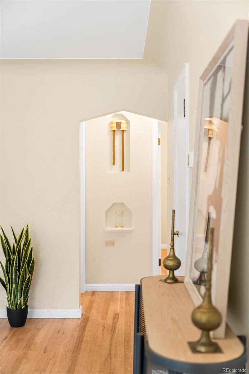MLS Image #13 for 1370  newport street,denver, Colorado