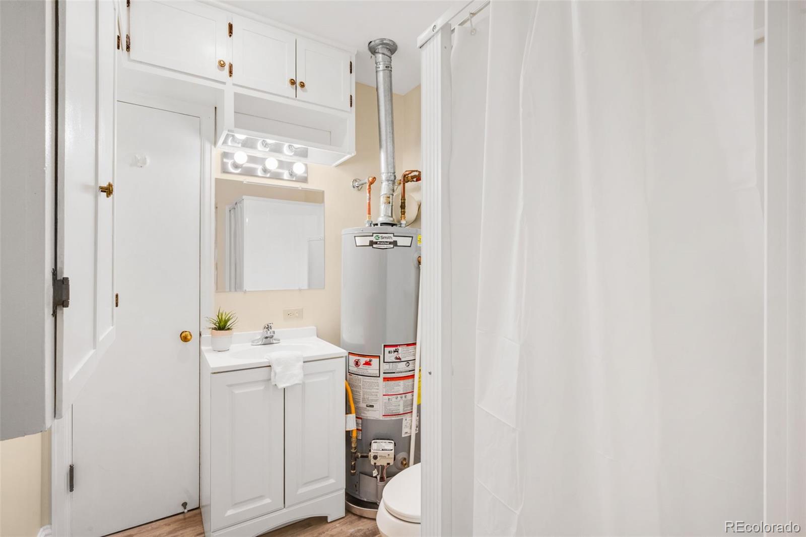 MLS Image #24 for 1370  newport street,denver, Colorado